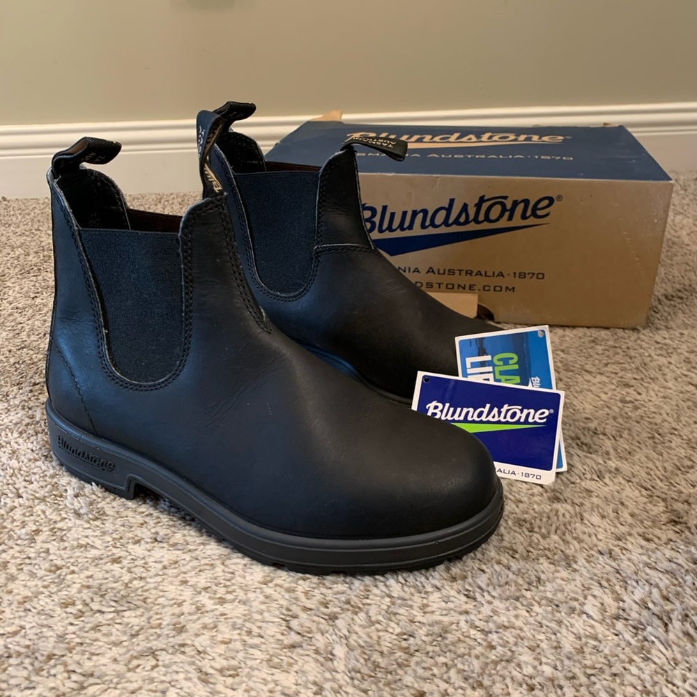 Black Blundstones!